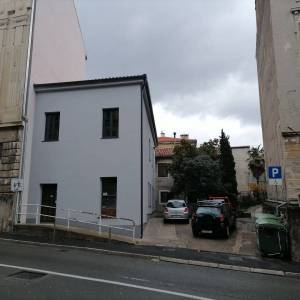 RIJEKA, BANDEROVO - dvojna kuća na odličnoj lokaciji
