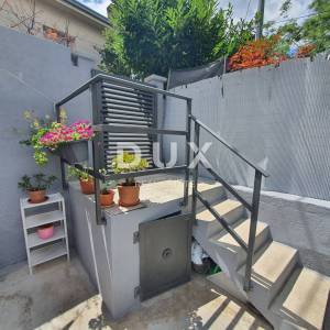 RIJEKA, BANDEROVO -  GARSONIJERA I STAN! centar grada, okućnica, parking!