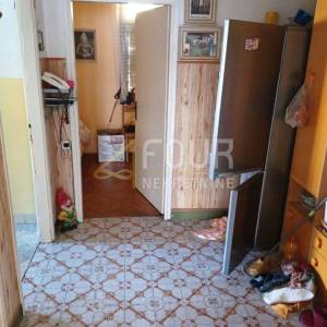 Rijeka, Banderovo, kuća s dva stana i pomoćnim objektom