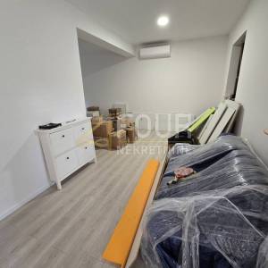 Rijeka, Bulevard, samostojeća kuća s 2 stana i garažom 