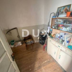 RIJEKA, ČAVLE - samostojeća kuća + 4.000 m2 građevinskog zemljišta okućnice! PRILIKA!