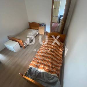 RIJEKA, ČAVLE - samostojeća kuća + 4.000 m2 građevinskog zemljišta okućnice! PRILIKA!