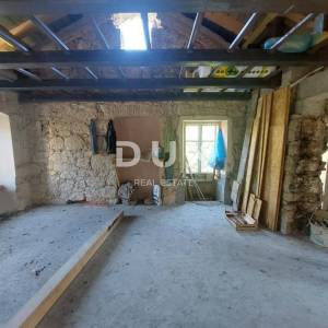 RIJEKA, ČAVLE- stan sa započetom adaptacijom