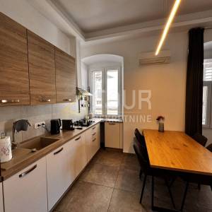 Rijeka, Centar, 166.49m2, u naravi 5 apartmana