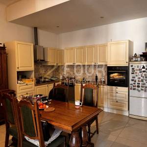 Rijeka, Centar, 166.49m2, u naravi 5 apartmana
