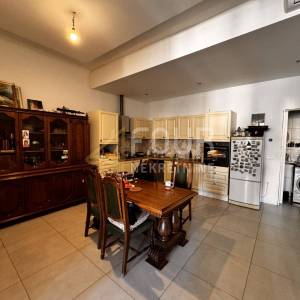 Rijeka, Centar, 166.49m2, u naravi 5 apartmana