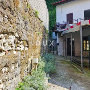 RIJEKA, CENTAR - Dvoetažni stan 104 m2, s dvorištem i parkingom