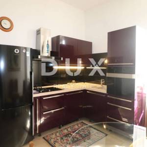 RIJEKA, CENTAR - Gospodski stan 2S+DB, kompletno uređen