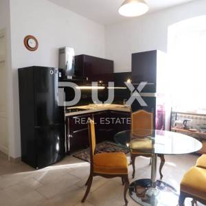 RIJEKA, CENTAR - Gospodski stan 2S+DB, kompletno uređen