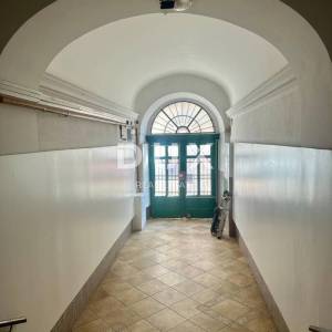 RIJEKA, CENTAR – Gospodski stan s projektom za 2 stambene jedinice! Investicija na elitnoj lokaciji!