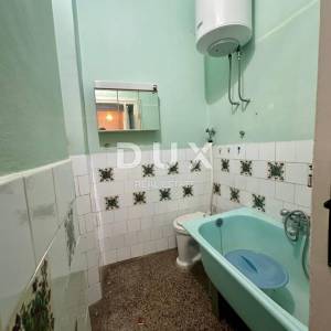 RIJEKA, CENTAR – Gospodski stan s projektom za 2 stambene jedinice! Investicija na elitnoj lokaciji!
