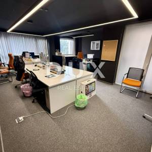 RIJEKA, CENTAR - Poslovni prostor, 275 m2, uređeno, 2. kat!