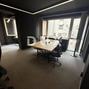 RIJEKA, CENTAR - Poslovni prostor, 275 m2, uređeno, 2. kat!