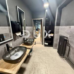 RIJEKA, CENTAR - Poslovni prostor, 275 m2, uređeno, 2. kat!
