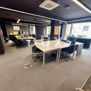 RIJEKA, CENTAR - Poslovni prostor, 275 m2, uređeno, 2. kat!