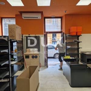 RIJEKA, CENTAR - poslovni prostor 102 m2 u prizemlju na odličnoj lokaciji! PRILIKA!