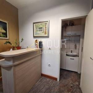 Rijeka, Centar, poslovni prostor 30.86m2, terasa 8.87m2