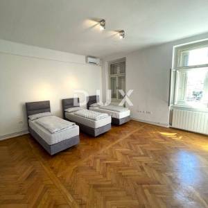 RIJEKA, CENTAR - Prilika za investiciju, prostrani stan 175 m2!