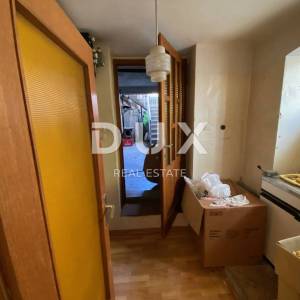 RIJEKA, CENTAR - samostojeća stara unikatna villa na odličnoj lokaciji! PRILIKA!