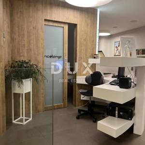 RIJEKA, CENTAR- stan 108m2 u prizemlju pogodan za poslovni prostor 