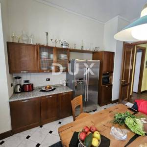 RIJEKA, CENTAR- stan 190,77 udaljen 50m od mora