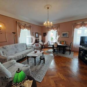 RIJEKA, CENTAR - stan 3S+DB u strogom centru grada s pogledom na more! PRILIKA!