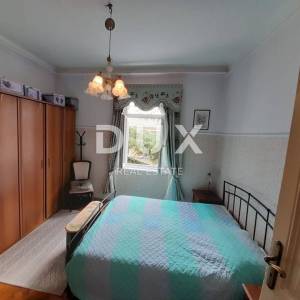 RIJEKA, CENTAR - stan 3S+DB u strogom centru grada s pogledom na more! PRILIKA!