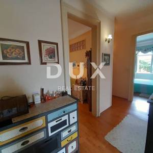 RIJEKA, CENTAR - stan 3S+DB u strogom centru grada s pogledom na more! PRILIKA!