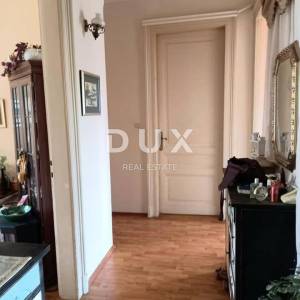 RIJEKA, CENTAR - stan 3S+DB u strogom centru grada s pogledom na more! PRILIKA!
