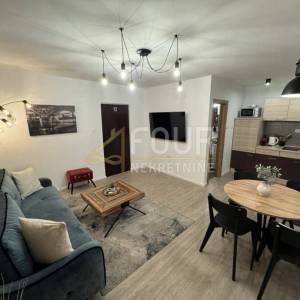 Rijeka, Centar - strogi, 81.18m2, u naravi 2 stana tik uz Korzo