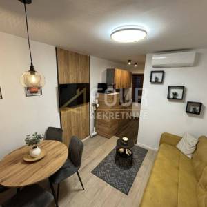 Rijeka, Centar - strogi, 81.18m2, u naravi 2 stana tik uz Korzo