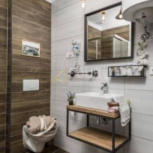 Rijeka, Centar - strogi, 81.18m2, u naravi 2 stana tik uz Korzo