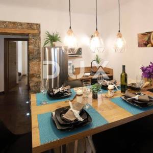 RIJEKA, CENTAR - tri luksuzna apartmana u centru Rijeke.