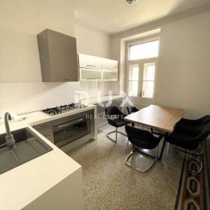 RIJEKA, CENTAR - Unikatna nekretnina, stan 260 m2 na odličnoj lokaciji!