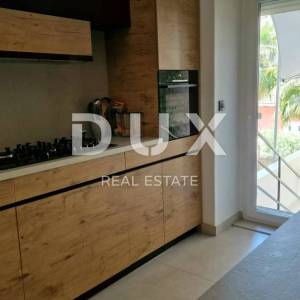 RIJEKA, CENTAR - uređen 2S+DB s terasom