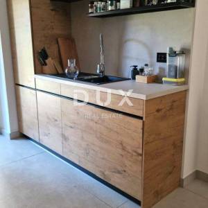 RIJEKA, CENTAR - uređen 2S+DB s terasom
