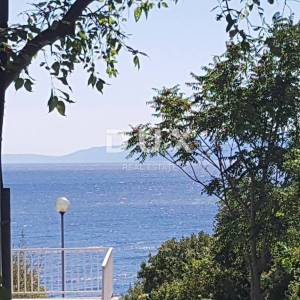 RIJEKA, COSTABELLA, BIVIO - građevinski teren 1100m2 S GRAĐEVNOM DOZVOLOM i s pogledom na more!!!