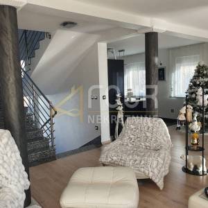 Rijeka, Donja Drenova, 214.39m2, dvoetažni 3s+db, kvalitetan stan!