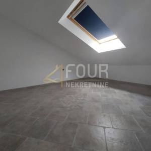 Rijeka, Drenova, dvoetažni 2s+db, balkon