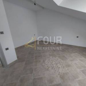 Rijeka, Drenova, dvoetažni 2s+db, balkon