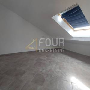 Rijeka, Drenova, dvoetažni 2s+db, balkon