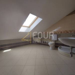Rijeka, Drenova, dvoetažni 2s+db, balkon