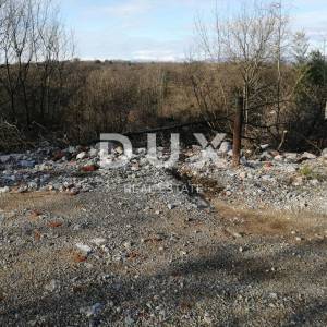 RIJEKA, DRENOVA - građevinsko zemljište 1100m2 za gradnju stambenih zgrada - stanova/ obiteljske kuće 