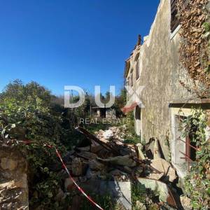 RIJEKA, DRENOVA - samostojeća kuća + dvije dvorišne zgrade + dvorište + 2.997 m2 GRAĐEVINSKOG ZEMLJIŠTA! PRILIKA!