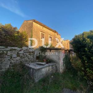 RIJEKA, DRENOVA - samostojeća kuća + dvije dvorišne zgrade + dvorište + 2.997 m2 GRAĐEVINSKOG ZEMLJIŠTA! PRILIKA!