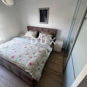 RIJEKA, GORNJA VEŽICA – Potpuno adaptiran stan 67,58 m² (2S+DB) s balkonom i namještajem, odmah useljiv – PRILIKA!!