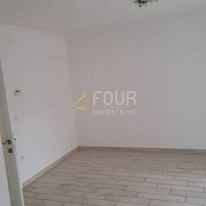 Rijeka, Hosti, 78.57m2, 2s+db, terasa, okućnica 280m2