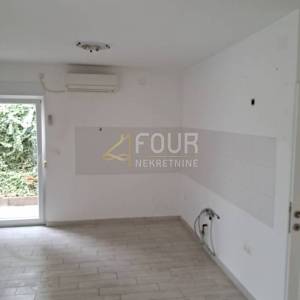 Rijeka, Hosti, 78.57m2, 2s+db, terasa, okućnica 280m2