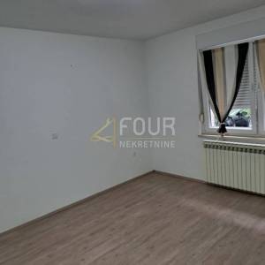 Rijeka, Hosti, 78.57m2, 2s+db, terasa, okućnica 280m2
