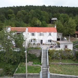 RIJEKA, HRELJIN- dvojna kuća 150m2 s pogledom na more + okoliš 650m2